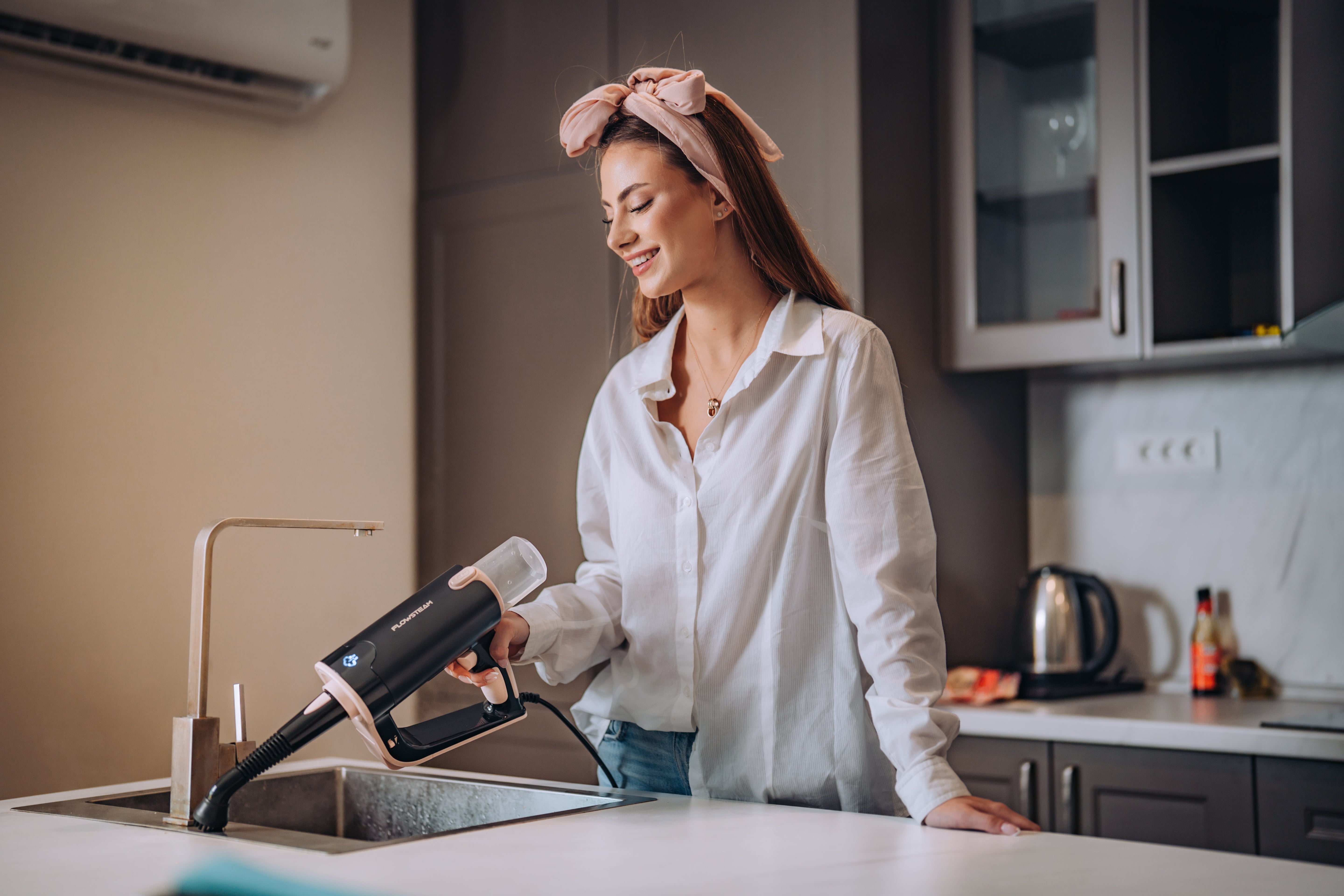 Huis schoonmaken met een stoomreiniger
